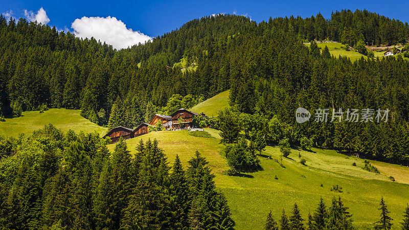 田园诗般的白云石阿尔卑斯山景观- Val Gardena，意大利